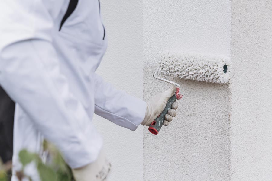 Maler bei der Arbeit Innenraum